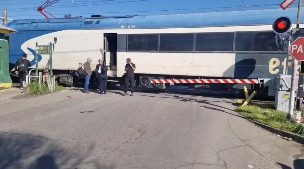 Adulto Mayor Fallece Tras Ser Atropellado Por Tren De Pasajeros En Cruce Ferroviario De Curico