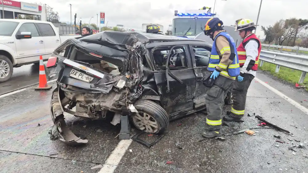 Camion Protagoniza Grave Accidente En Acceso Norte De San Fernando Y Deja Cuatro Personas Lesionadas