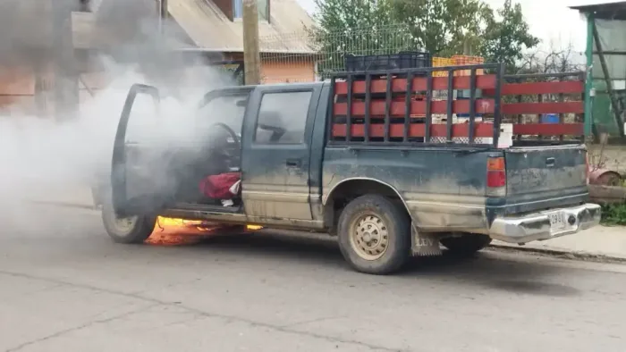Camioneta Se Incendio Durante La Manana De Este Jueves En Pleno Centro De Hualane 2