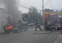 Camioneta se incendió durante la mañana de este jueves en pleno centro de Hualañé Camioneta Se Incendio Durante La Manana De Este Jueves En Pleno Centro De Hualane