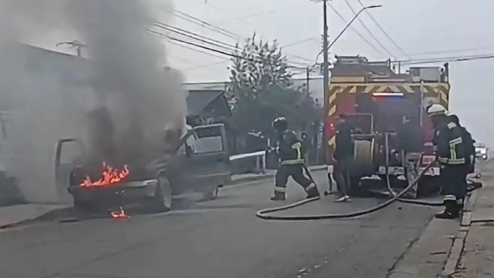 Camioneta Se Incendio Durante La Manana De Este Jueves En Pleno Centro De Hualane