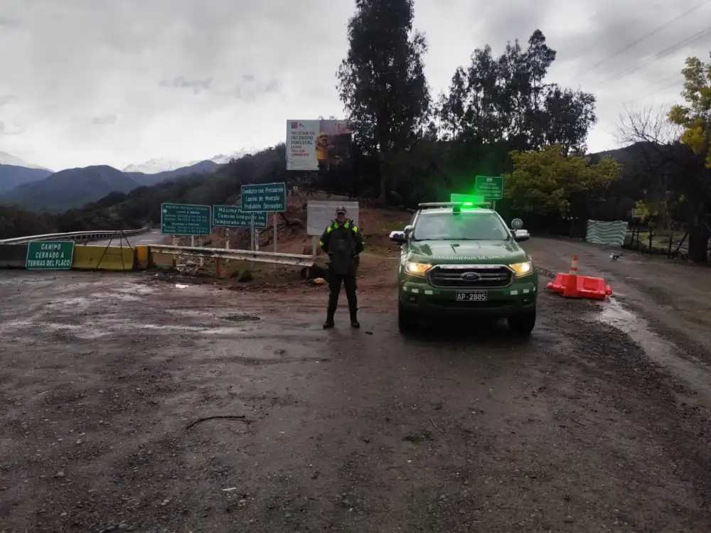 Carabineros Advierte Que Cursara Infracciones A Quienes Intenten Subir Hacia Termas Del Flaco Por Ruta Cerrada