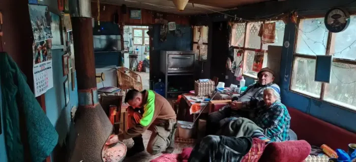 Carabineros Entrega Apoyo A Matrimonio De Adultos Mayores Afectado Por Escasez De Lena En La Precordillera De San Fernando 1 Carabineros Entrega Apoyo A Matrimonio De Adultos Mayores Afectado Por Escasez De Lena En La Precordillera De San Fernando 1