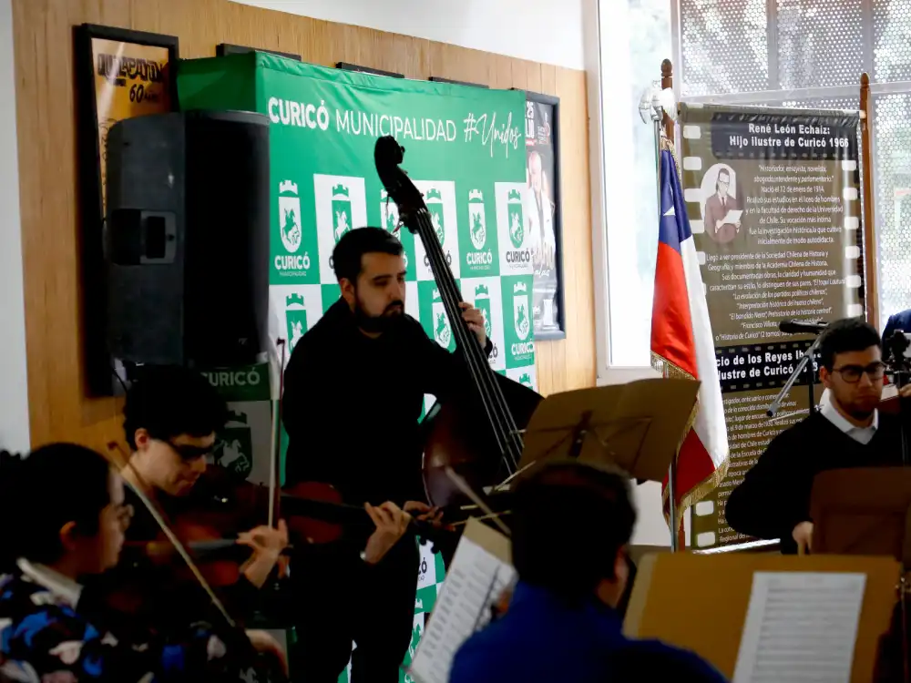 Centro Socio Cultural Bicentenario Realizo Ceremonia De Izamiento Del Pabellon Patrio Con Amplia Participacion De La Comunidad