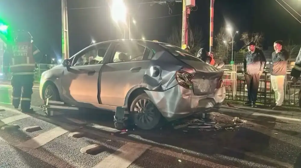 Colision Por Alcance De Tres Vehiculos Deja Cuatro Personas Lesionadas En La Ruta De La Fruta En San Vicente