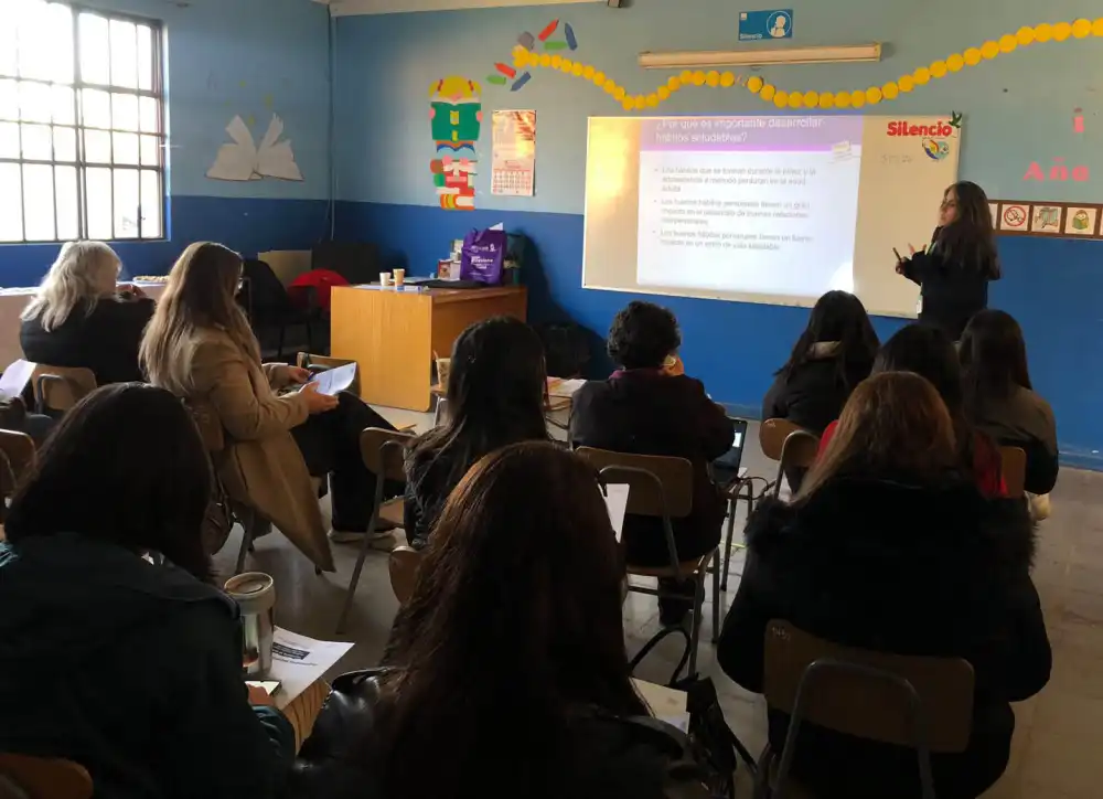 Curico Impulsa La Prevencion De Conductas De Riesgo En Jovenes A Traves Del Programa Lazos