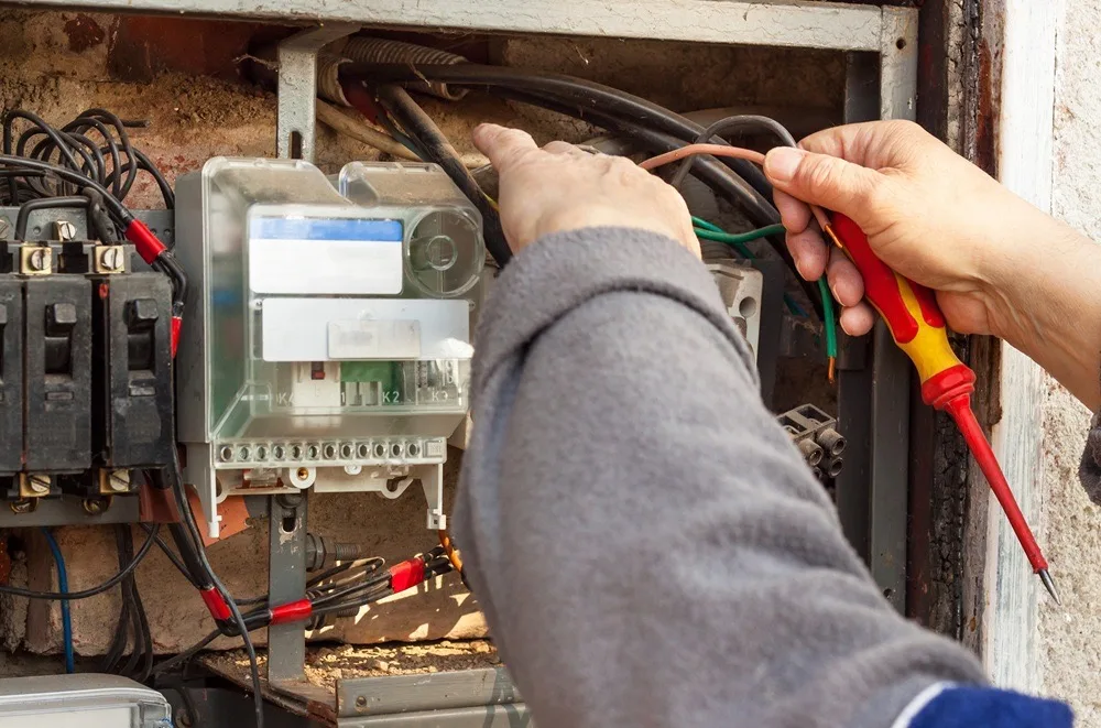 Curico Y Talca Lideran A Nivel Nacional Los Casos Detectados De Hurto De Energia Electrica Por Cge