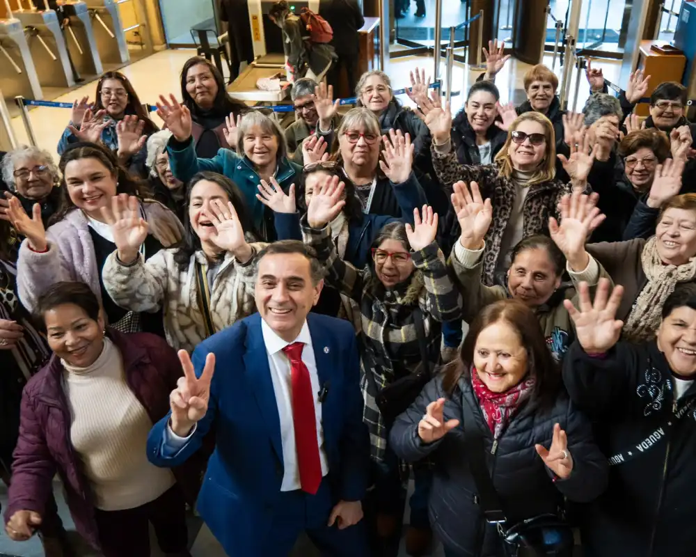 Diputado Javier Munoz Recibio A Delegacion De Vecinos De Sarmiento En El Congreso Nacional