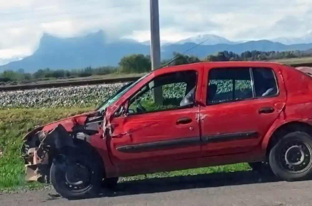 Dos Personas Resultan Lesionadas Tras Volcamiento De Automovil En La Ruta 5 Sur Frente A Sagrada Familia