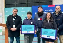 Estudiantes de Vichuquén reciben computadores a través de la Beca TIC de Junaeb Estudiantes De Vichuquen Reciben Computadores A Traves De La Beca Tic De Junaeb