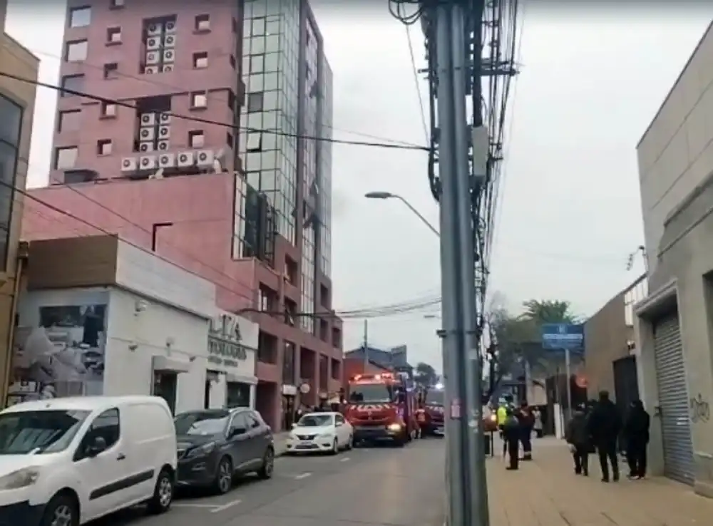 Incendio Afecto Oficina En El Sexto Piso Del Edificio Renacimiento De Curico Video