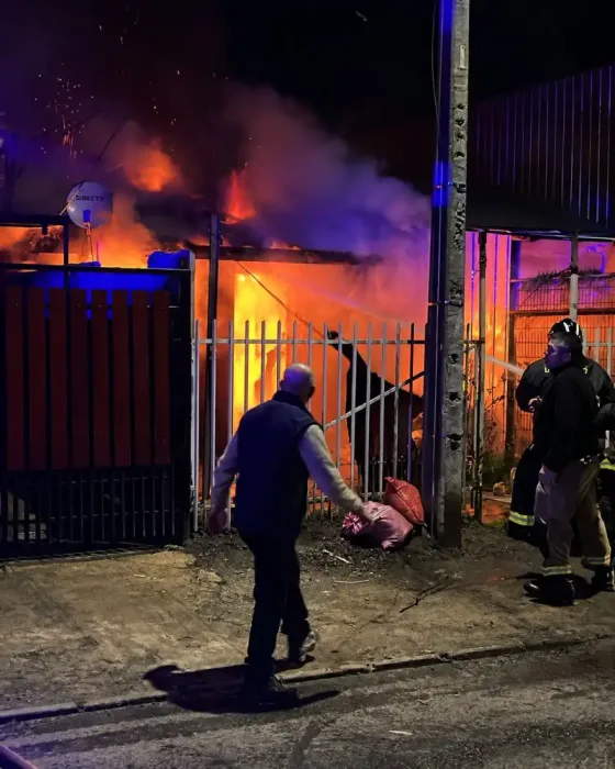 Incendio Consumio Por Completo Una Vivienda En El Sector Aguas Negras De Curico Incendio Consumio Por Completo Una Vivienda En El Sector Aguas Negras De Curico