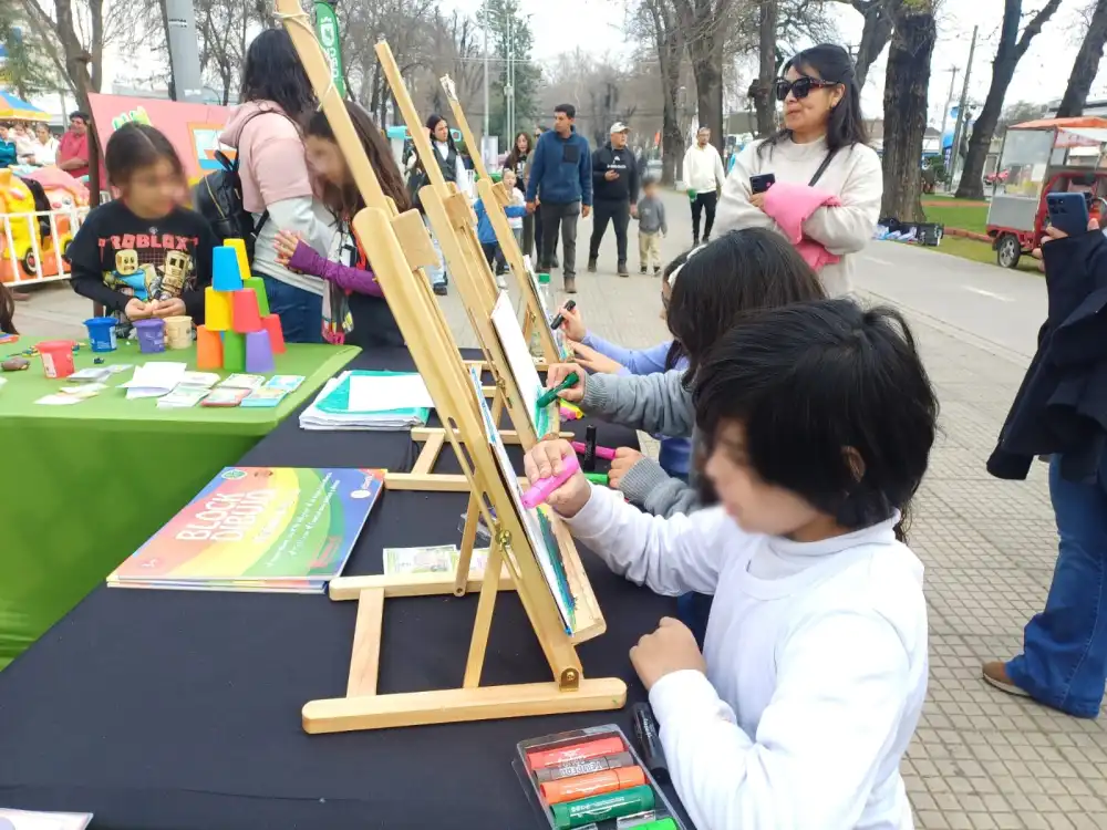 Miles De Familias Participaron En Celebracion Del Dia De La Ninez En La Alameda De Curico