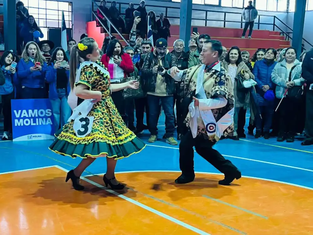 Pareja De Molina Se Corona Campeona Provincial De Cueca Del Adulto Mayor Y Representara A Curico En Etapa Regional 2