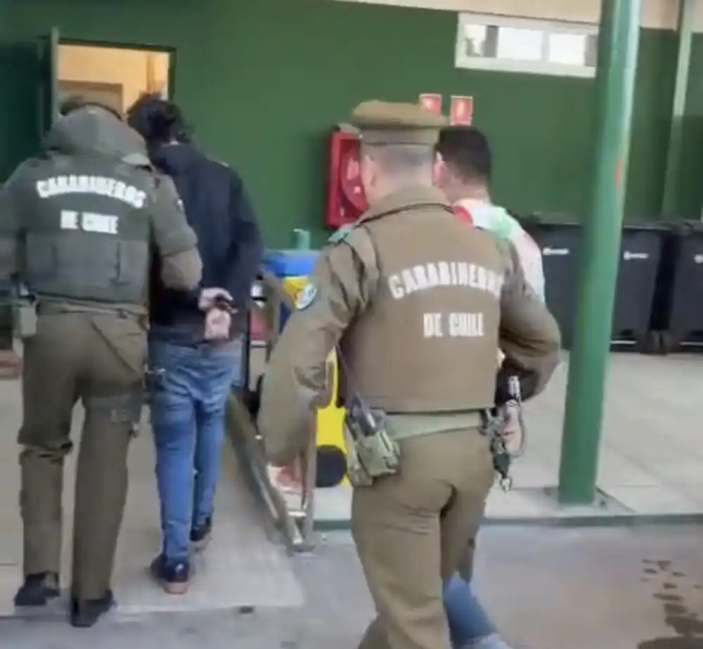 Dos Detenidos Y Armas Incautadas Tras Procedimiento De Carabineros En Las Cabras