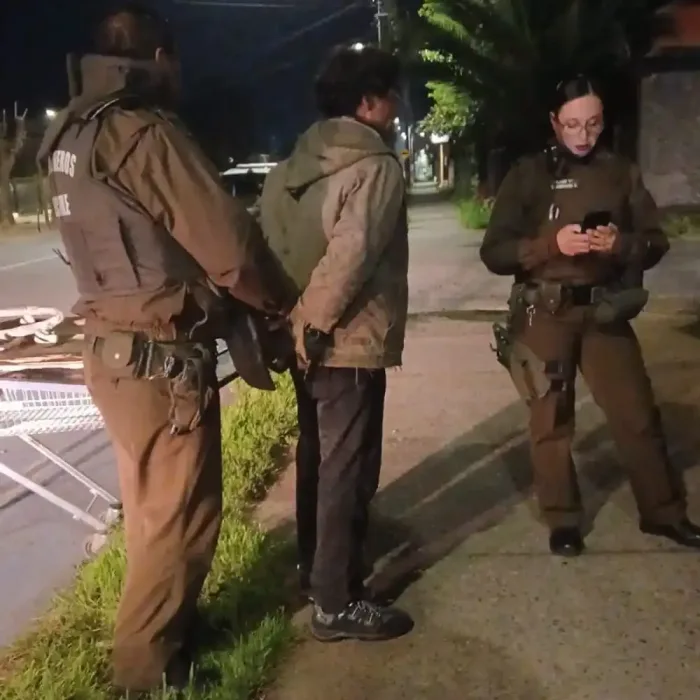 Dos Personas Son Detenidas Tras Procedimiento Por Robo En Establecimiento De Curico
