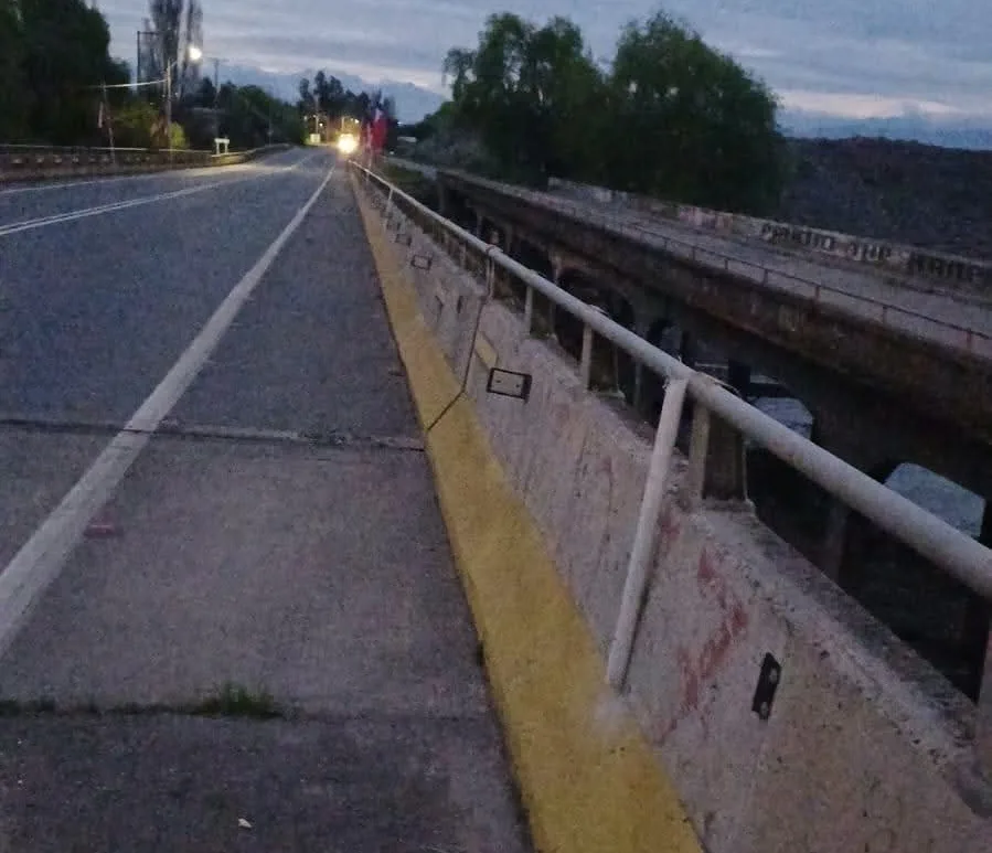 Municipio De Rauco Denuncia Robo De Banderas Instaladas En El Puente Quilpoco 1