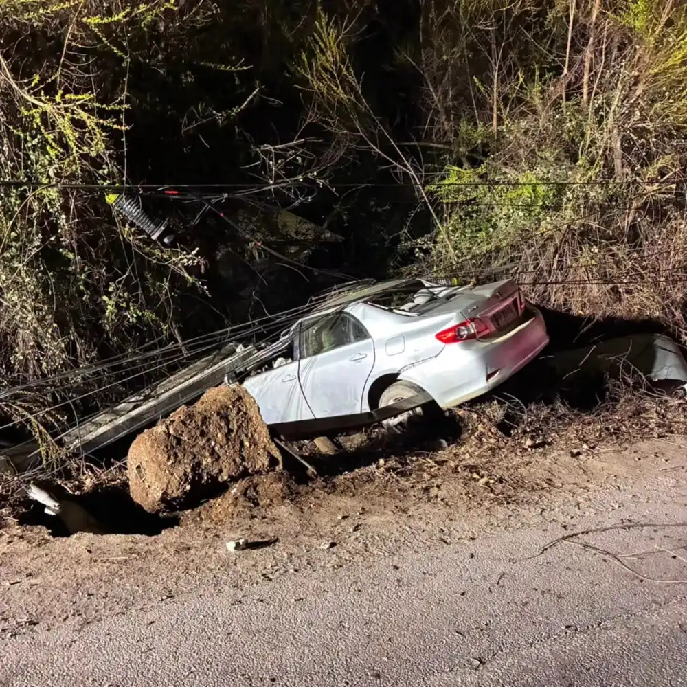 Vehiculo Termina En Una Zanja Tras Violento Accidente En San Vicente De Tagua Tagua